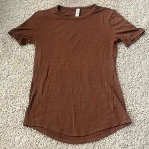 Lululemon short sleeve shirt